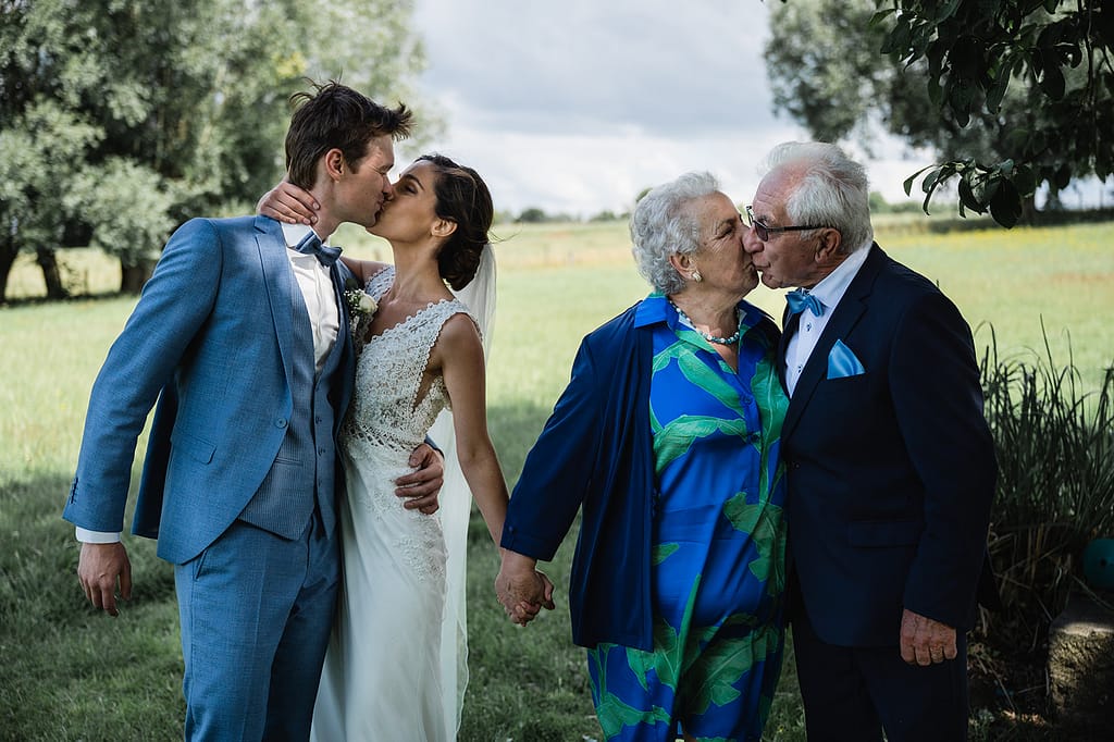 huwelijksfoto met grootouders