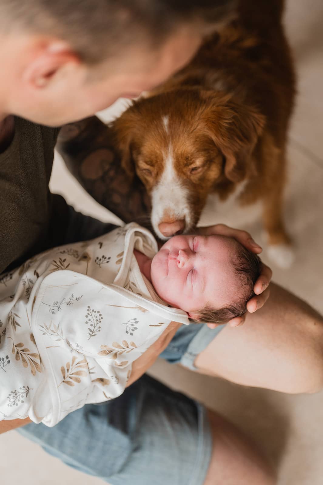 babyfoto's met je hond, babyfotograaf Dendermonde-Lebbeke, mens en hondenfotograaf, newbornfotograaf, babyfotograaf, newbornfotograaf wetteren gent